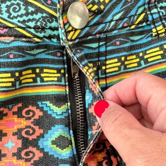 Forever 21 Aztec Print Short sz (8) - Picture 3 of 5